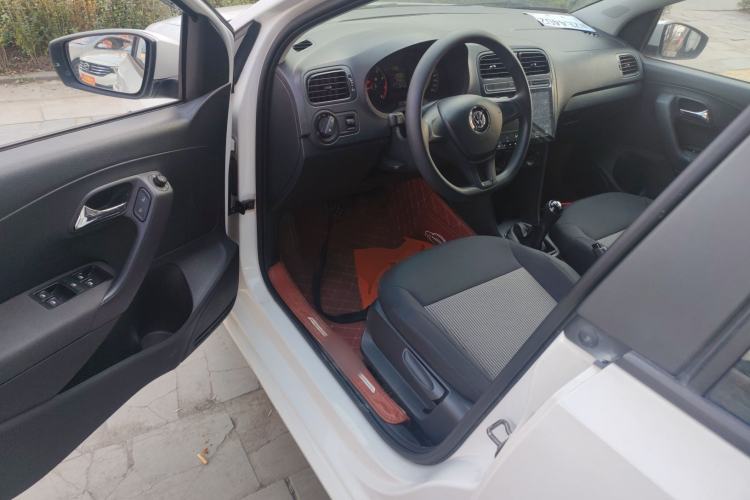 Used Volkswagen Polo 2016 1.4L Manual Fashion Model Driver Seat