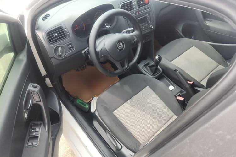 Used Volkswagen Polo 2016 1.4L Manual Fashion Model Driver Seat