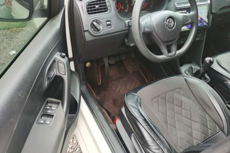 Used Volkswagen Polo 2016 1.4L Manual Fashion Model Driver Seat