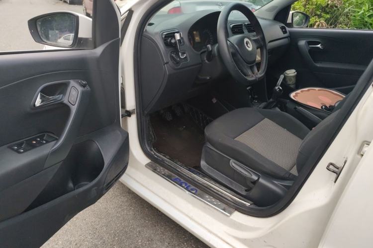Used Volkswagen Polo 2016 1.4L Manual Fashion Model Driver Seat
