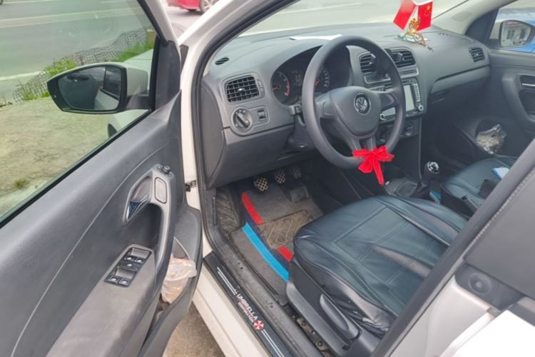 Used Volkswagen Polo 2016 1.4L Manual Fashion Model Driver Seat