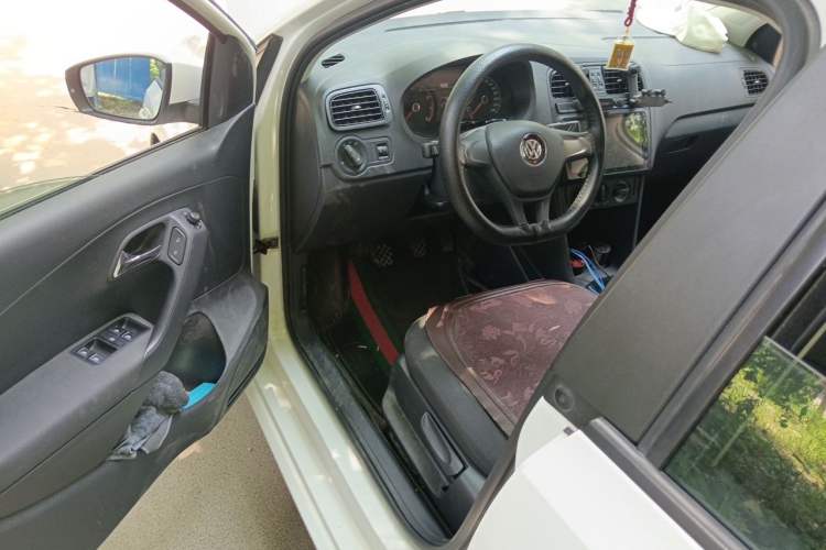 Used Volkswagen Polo 2016 1.4L Manual Fashion Model Driver Seat