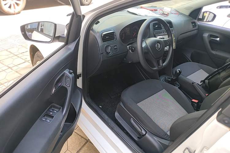 Used Volkswagen Polo 2016 1.4L Manual Fashion Model Driver Seat