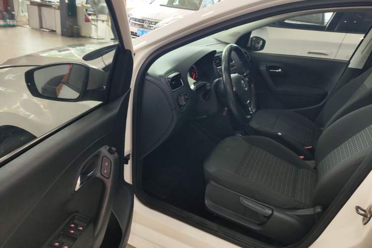 Used Volkswagen Polo 2016 1.6L Automatic Comfort Model Driver Seat