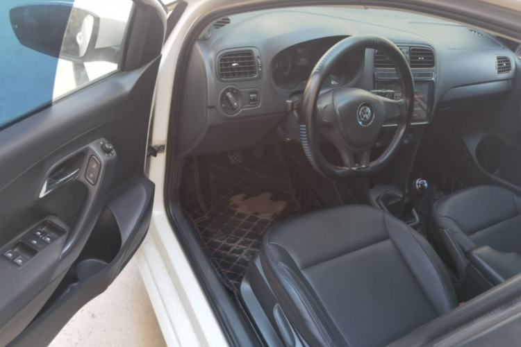 Used Volkswagen Polo 2016 1.4L Manual Fashion Model Driver Seat