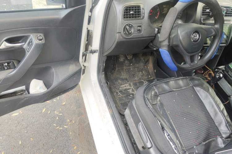 Used Volkswagen Polo 2016 1.4L Manual Fashion Model Driver Seat