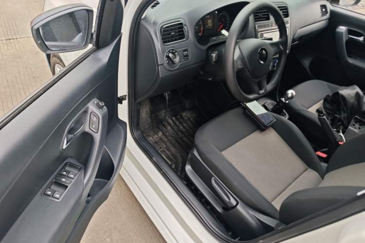 Used Volkswagen Polo 2016 1.4L Manual Fashion Model Driver Seat