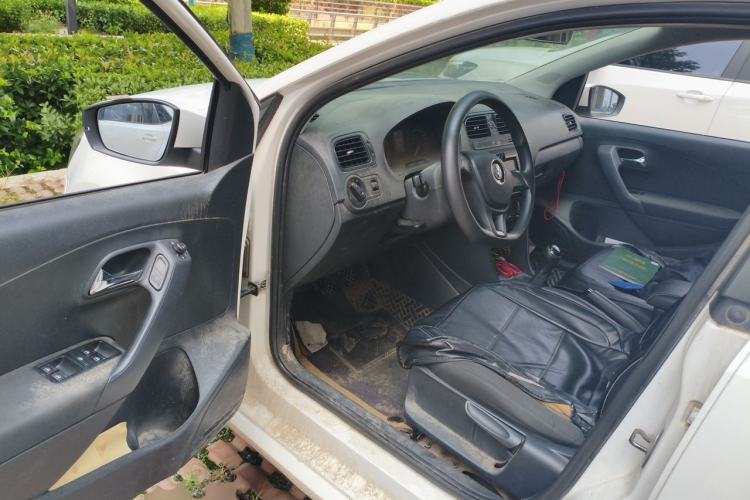 Used Volkswagen Polo 2016 1.4L Manual Fashion Model Driver Seat