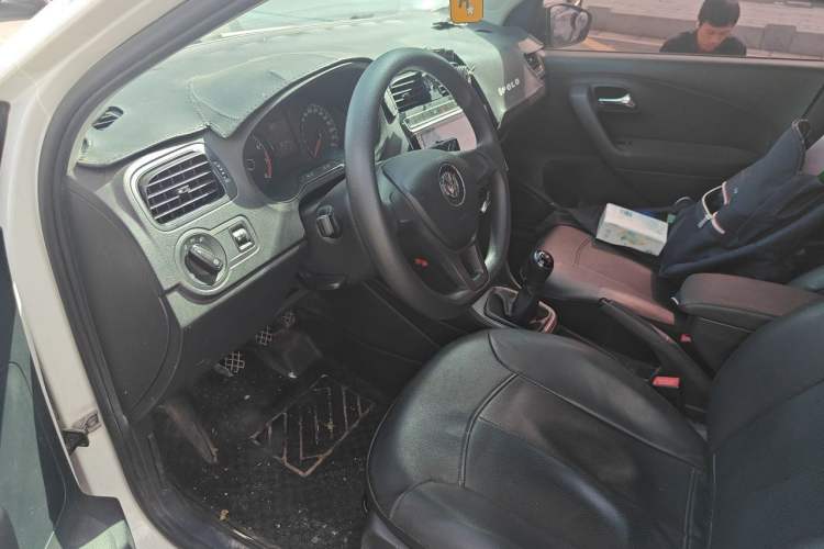 Used Volkswagen Polo 2016 1.4L Manual Fashion Model Driver Seat