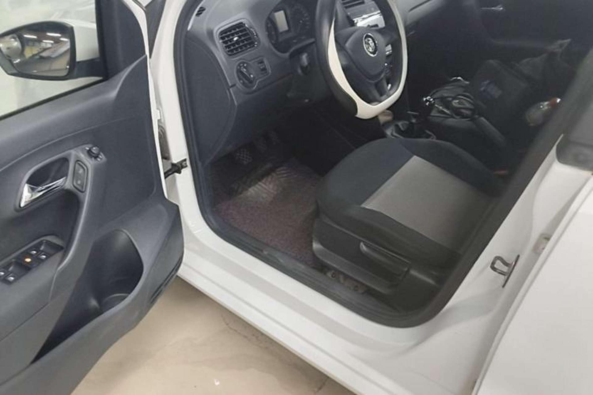 Used Volkswagen Polo 2016 1.4L Manual Fashion Model Driver Seat