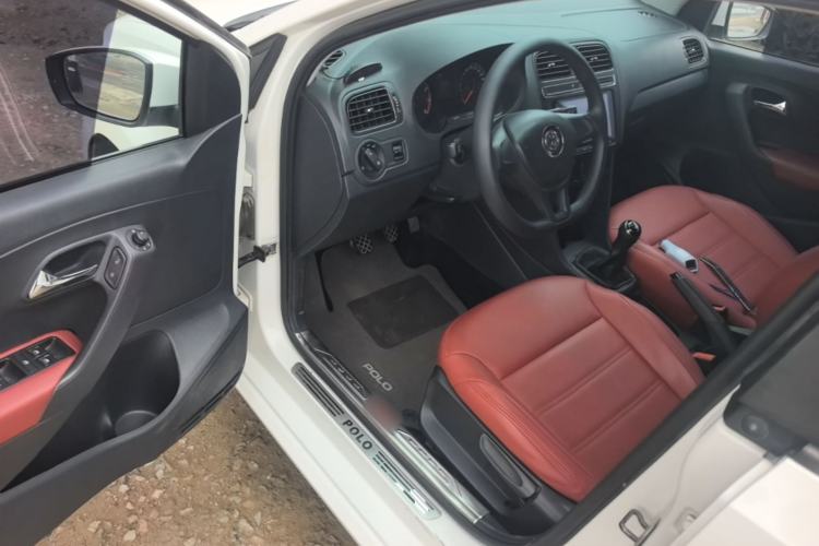 Used Volkswagen Polo 2016 1.4L Manual Fashion Model Driver Seat