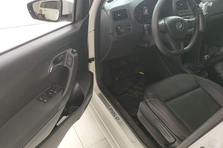 Used Volkswagen Polo 2016 1.4L Manual Fashion Model Driver Seat