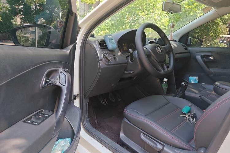 Used Volkswagen Polo 2016 1.4L Manual Fashion Model Driver Seat