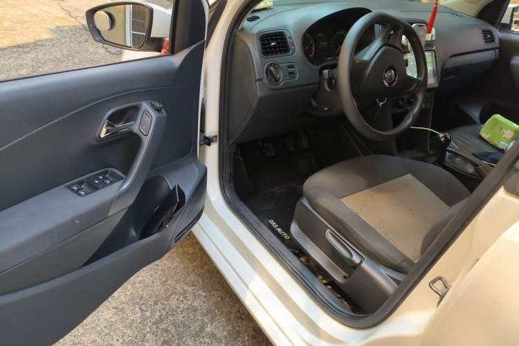 Used Volkswagen Polo 2016 1.4L Manual Fashion Model Driver Seat