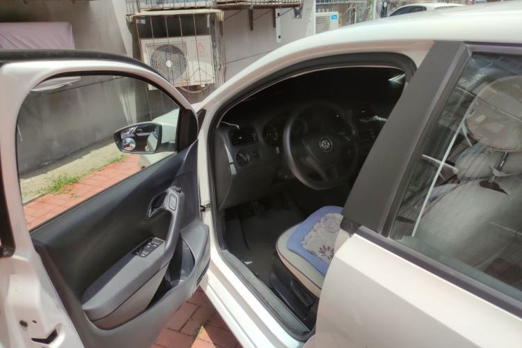 Used Volkswagen Polo 2016 1.4L Manual Fashion Model Driver Seat