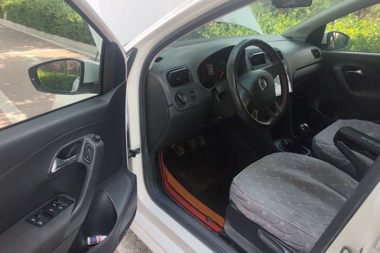 Used Volkswagen Polo 2016 1.4L Manual Fashion Model Driver Seat