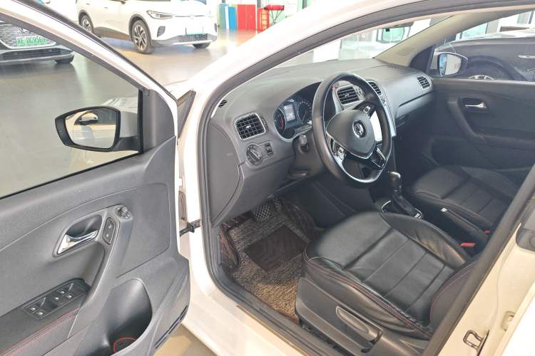 Used Volkswagen Polo 2016 1.6L Automatic Comfort Model Driver Seat