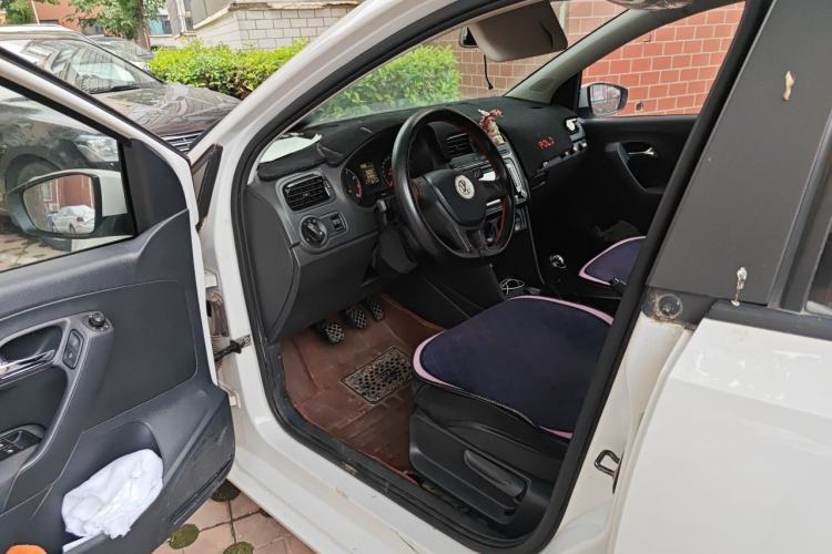 Used Volkswagen Polo 2016 1.4L Manual Fashion Model Driver Seat
