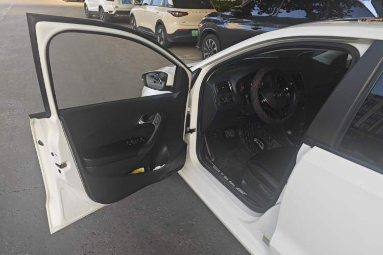 Used Volkswagen Polo 2016 1.6L Automatic Comfort Model Driver Seat