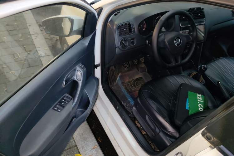 Used Volkswagen Polo 2016 1.4L Manual Fashion Model Driver Seat