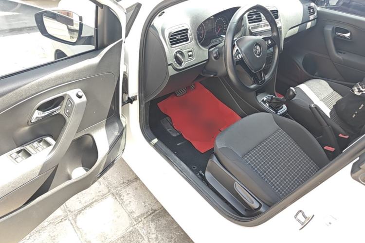 Used Volkswagen Polo 2016 1.6L Automatic Comfort Model Driver Seat