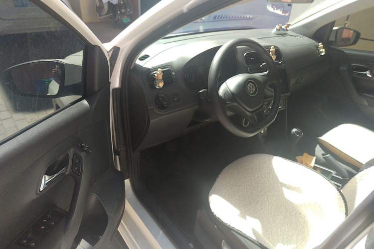 Used Volkswagen Polo 2016 1.4L Manual Fashion Model Driver Seat