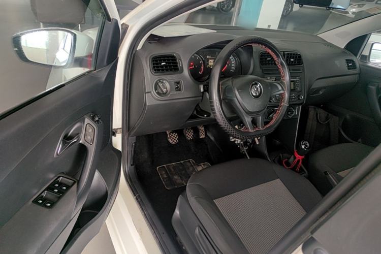 Used Volkswagen Polo 2016 1.4L Manual Fashion Model Driver Seat