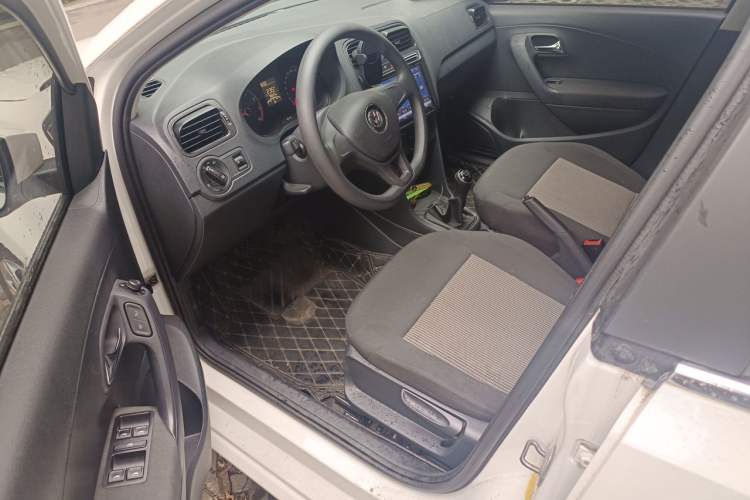 Used Volkswagen Polo 2016 1.4L Manual Fashion Model Driver Seat
