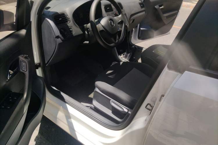 Used Volkswagen Polo 2016 1.4L Manual Fashion Model Driver Seat