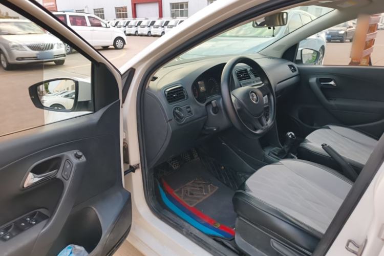 Used Volkswagen Polo 2016 1.4L Manual Fashion Model Driver Seat