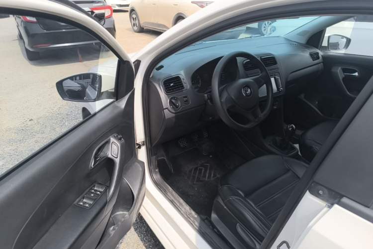 Used Volkswagen Polo 2016 1.4L Manual Fashion Model Driver Seat