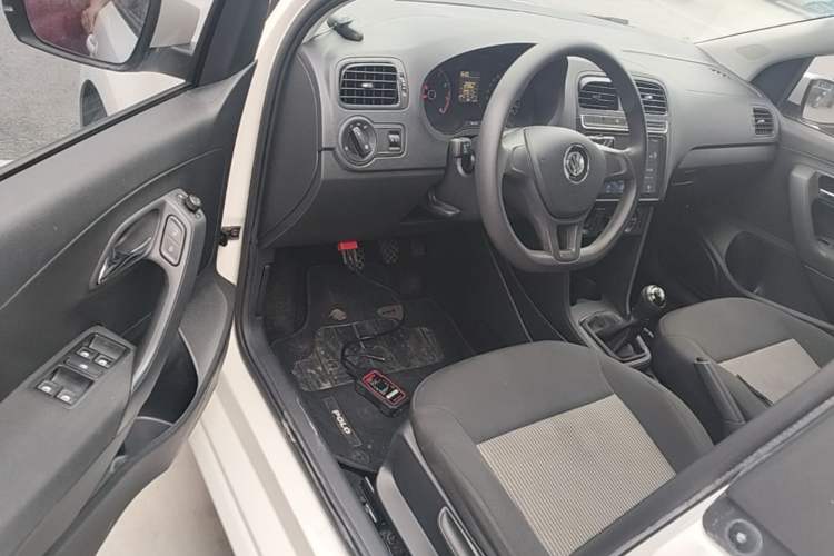 Used Volkswagen Polo 2016 1.4L Manual Fashion Model Driver Seat