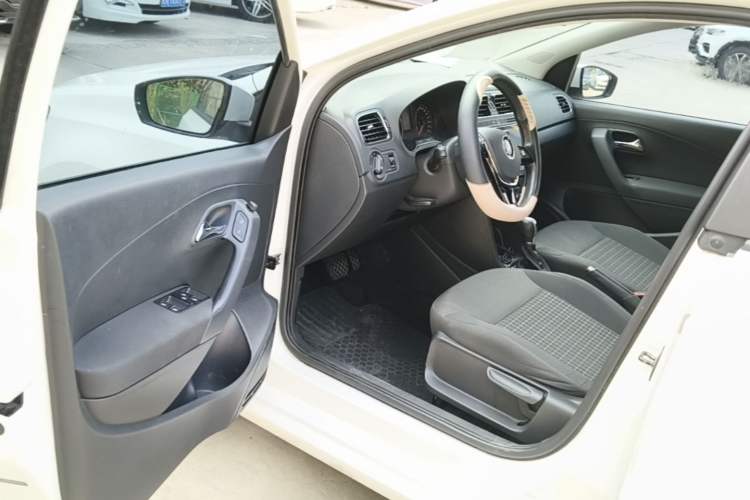 Used Volkswagen Polo 2016 1.6L Automatic Comfort Model Driver Seat