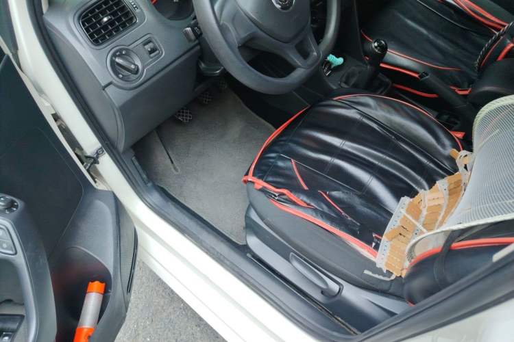 Used Volkswagen Polo 2016 1.4L Manual Fashion Model Driver Seat