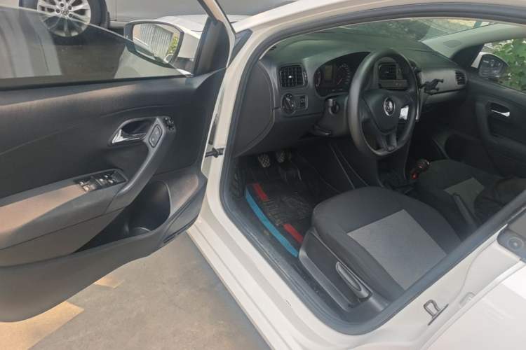 Used Volkswagen Polo 2016 1.4L Manual Fashion Model Driver Seat