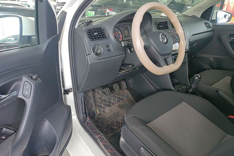 Used Volkswagen Polo 2016 1.4L Manual Fashion Model Driver Seat
