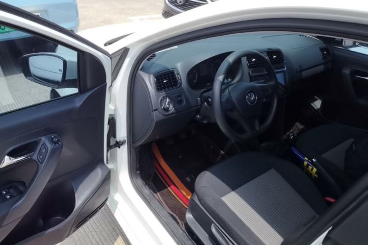 Used Volkswagen Polo 2016 1.4L Manual Fashion Model Driver Seat