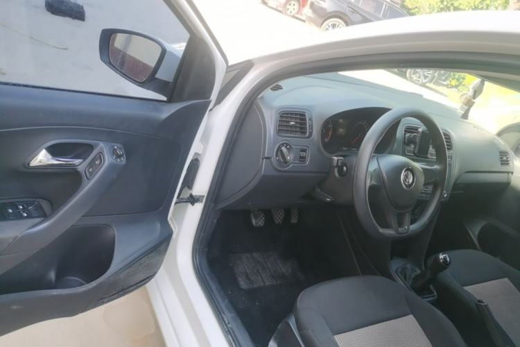 Used Volkswagen Polo 2016 1.4L Manual Fashion Model Driver Seat
