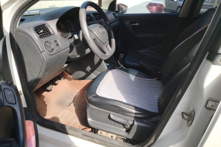 Used Volkswagen Polo 2016 1.4L Manual Fashion Model Driver Seat