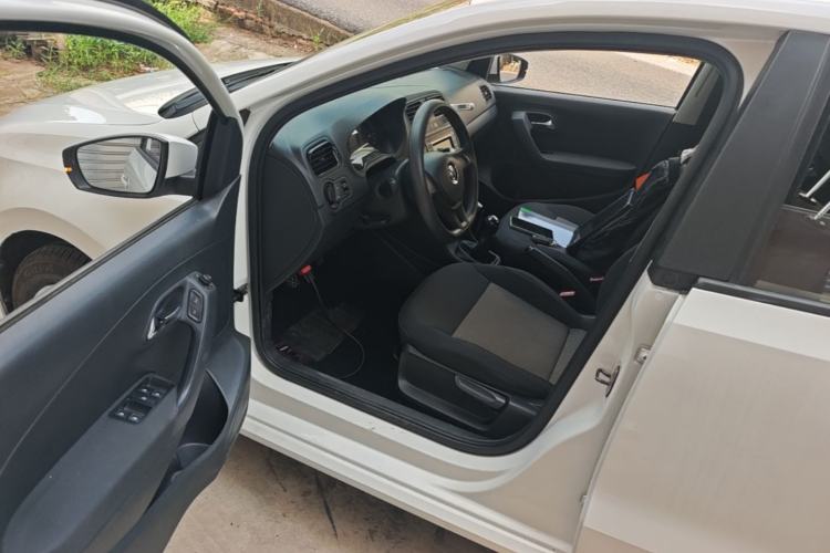 Used Volkswagen Polo 2016 1.4L Manual Fashion Model Driver Seat