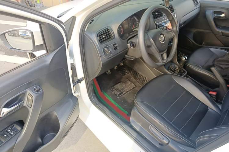 Used Volkswagen Polo 2016 1.4L Manual Fashion Model Driver Seat