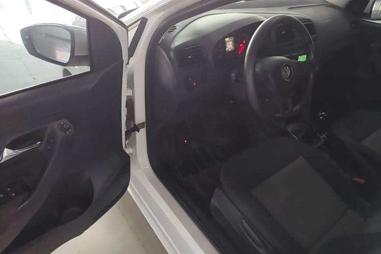Used Volkswagen Polo 2016 1.4L Manual Fashion Model Driver Seat