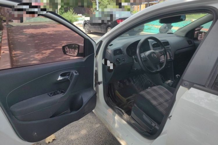Used Volkswagen Polo 2016 1.4L Manual Fashion Model Driver Seat
