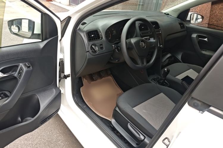 Used Volkswagen Polo 2016 1.4L Manual Fashion Model Driver Seat