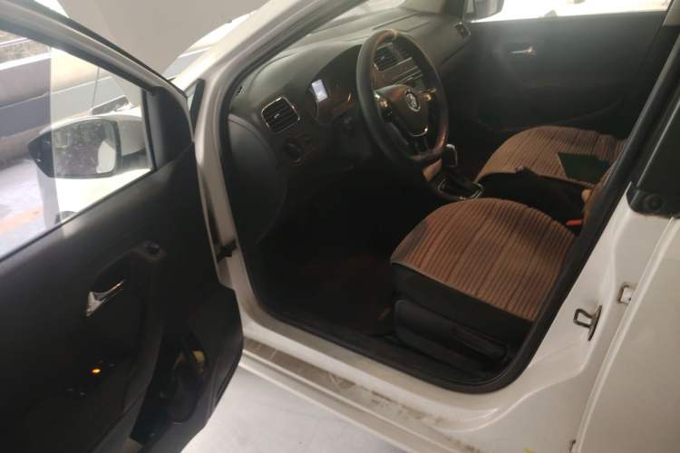 Used Volkswagen Polo 2016 1.6L Automatic Comfort Model Driver Seat