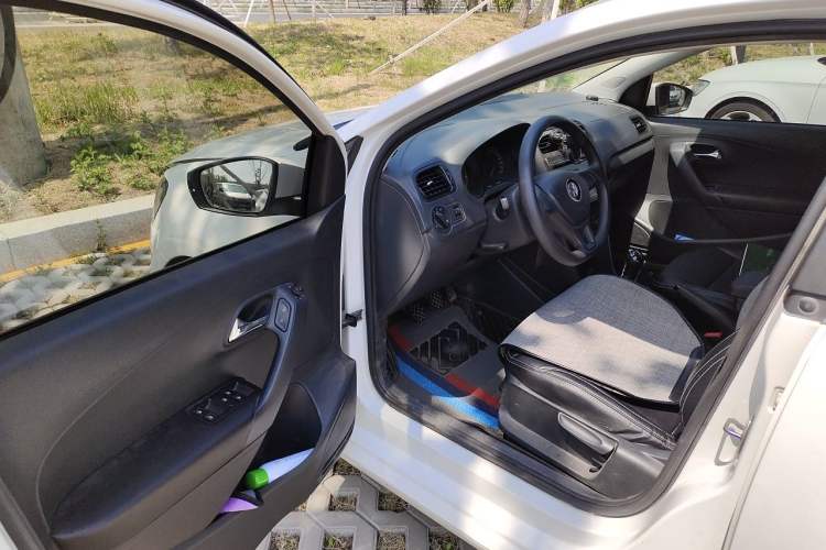 Used Volkswagen Polo 2016 1.4L Manual Fashion Model Driver Seat