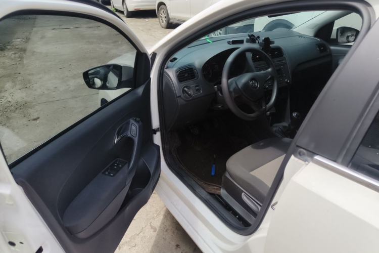 Used Volkswagen Polo 2016 1.4L Manual Fashion Model Driver Seat