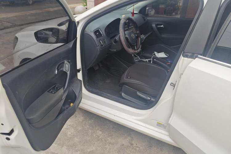 Used Volkswagen Polo 2016 1.6L Automatic Comfort Model Driver Seat