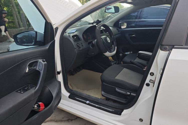 Used Volkswagen Polo 2016 1.4L Manual Fashion Model Driver Seat