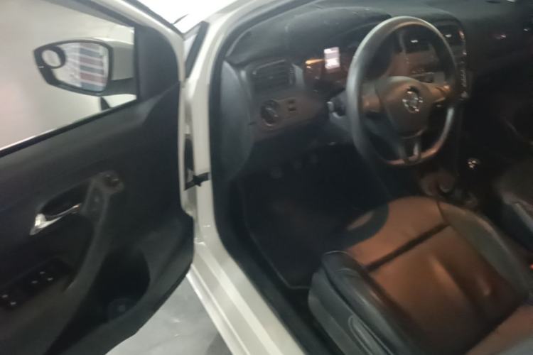 Used Volkswagen Polo 2016 1.4L Manual Fashion Model Driver Seat